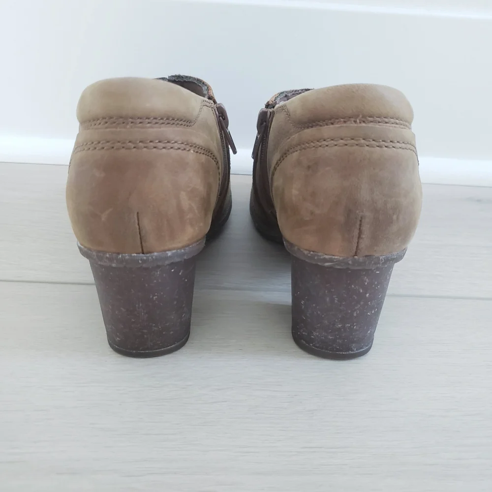 Clarks Sashlin Leather Heeled Bootie Tan Sz 7